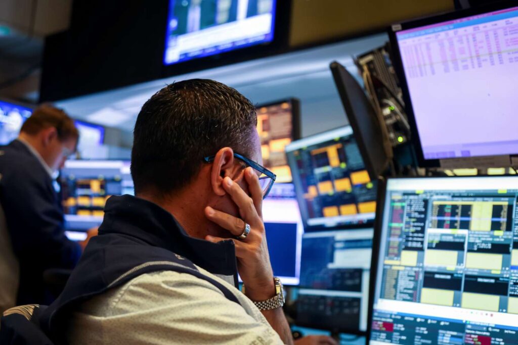 Dow, S&P 500 Retreat From Record Highs as Tech Stocks Slide; Nvidia, Broadcom Down Sharply Dow, S&P 500 Retreat From Record Highs as Tech Stocks Slide; Nvidia, Broadcom Down Sharply