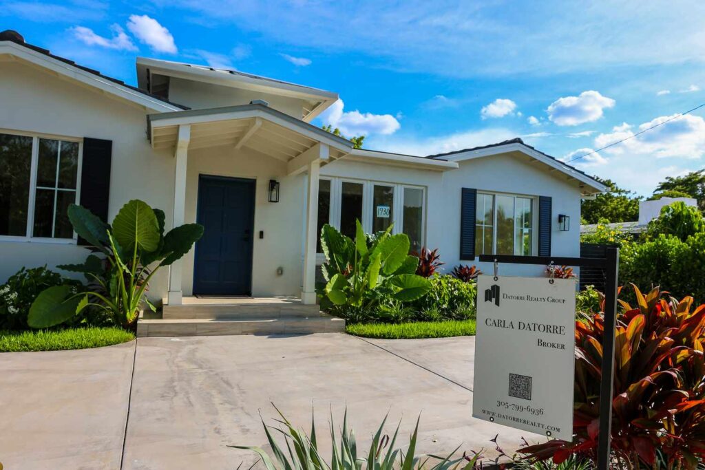 Homebuyers Are 'Sitting Tight,' Waiting for Lower Mortgage Rates—Why One Agent Says They Should Act Now