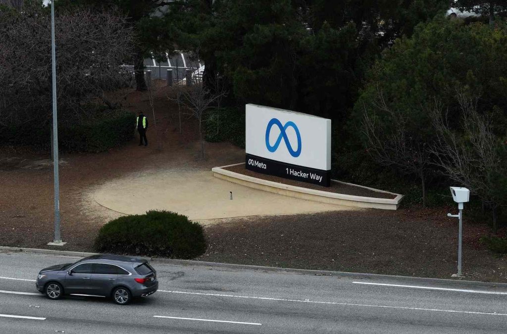 Meta Hires Another Apple AI Leader Amid Headcount Freeze, Report Says Meta Hires Another Apple AI Leader Amid Headcount Freeze, Report Says