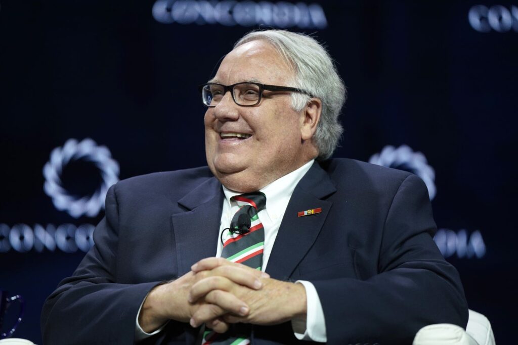 Warren Buffett Reveals Why His Eldest Son Will Inherit His Trillion-Dollar Business Legacy Warren Buffett Reveals Why His Eldest Son Will Inherit His Trillion-Dollar Business Legacy