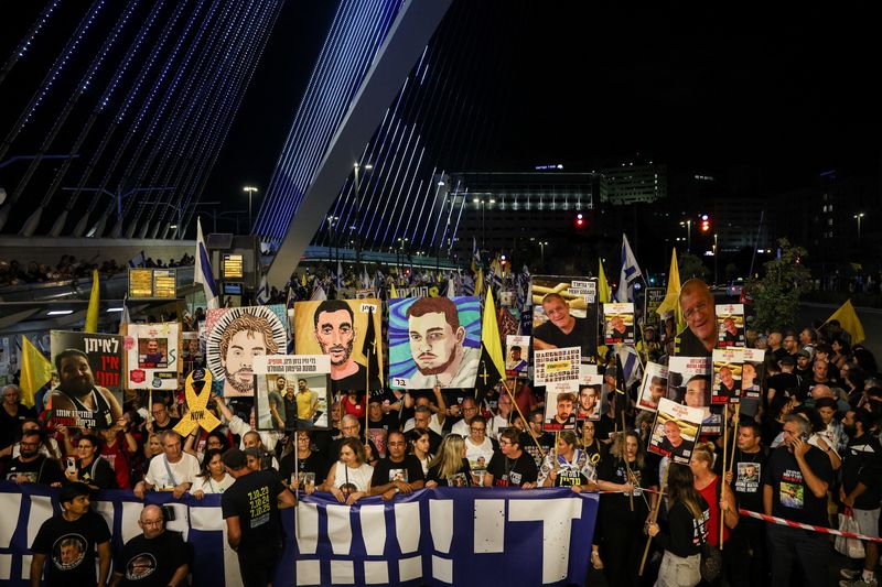 'Trump's legacy crumbles', Israelis call on U.S. President to end Gaza war