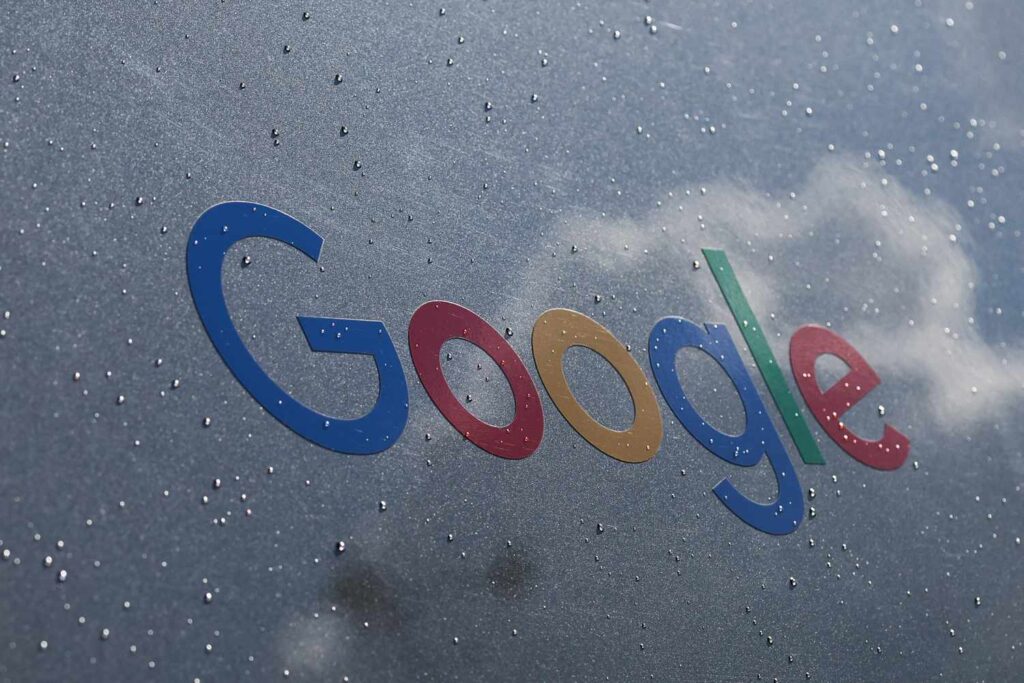 Alphabet, Apple Rise After Ruling; Dollar Tree Stock Drops