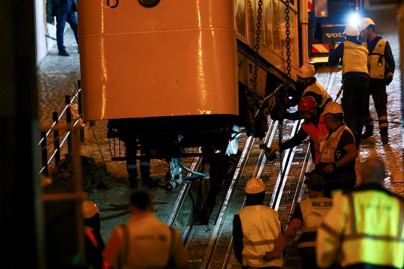 Deadly Portugal funicular crash likely due to problems with cable, report says Deadly Portugal funicular crash likely due to problems with cable, report says