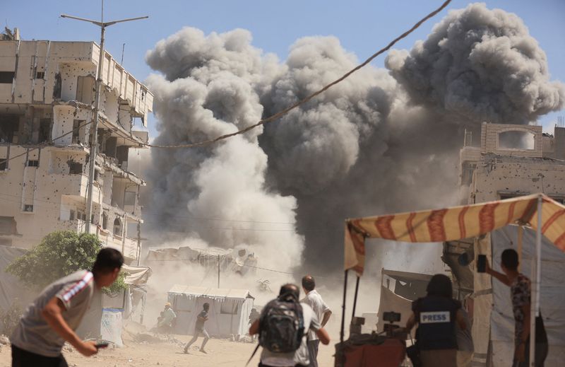 Israel intensifies Gaza City bombing as Rubio arrives