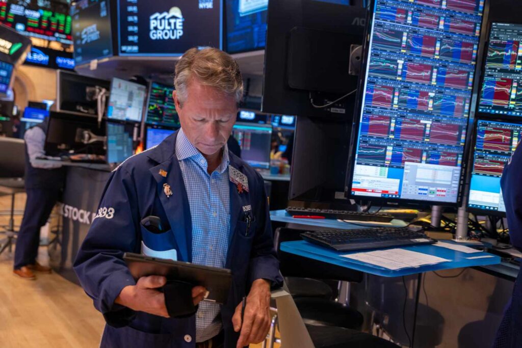 Stocks Inch Higher After Fresh Employment Data