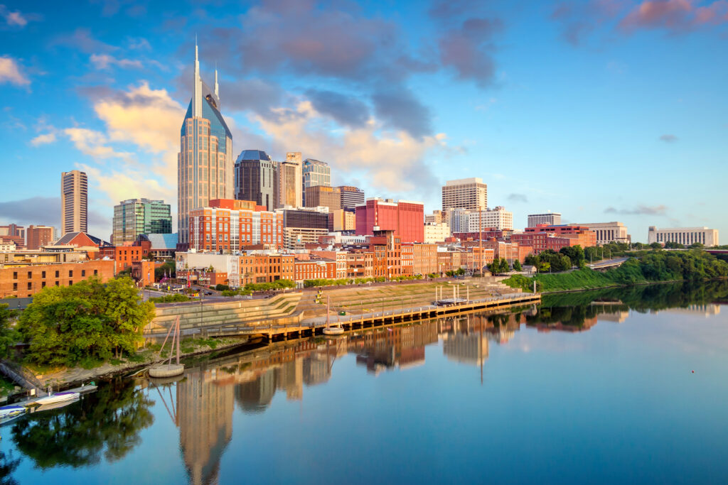 Panoramic view of Nashville, Tennessee along the Cumberland River