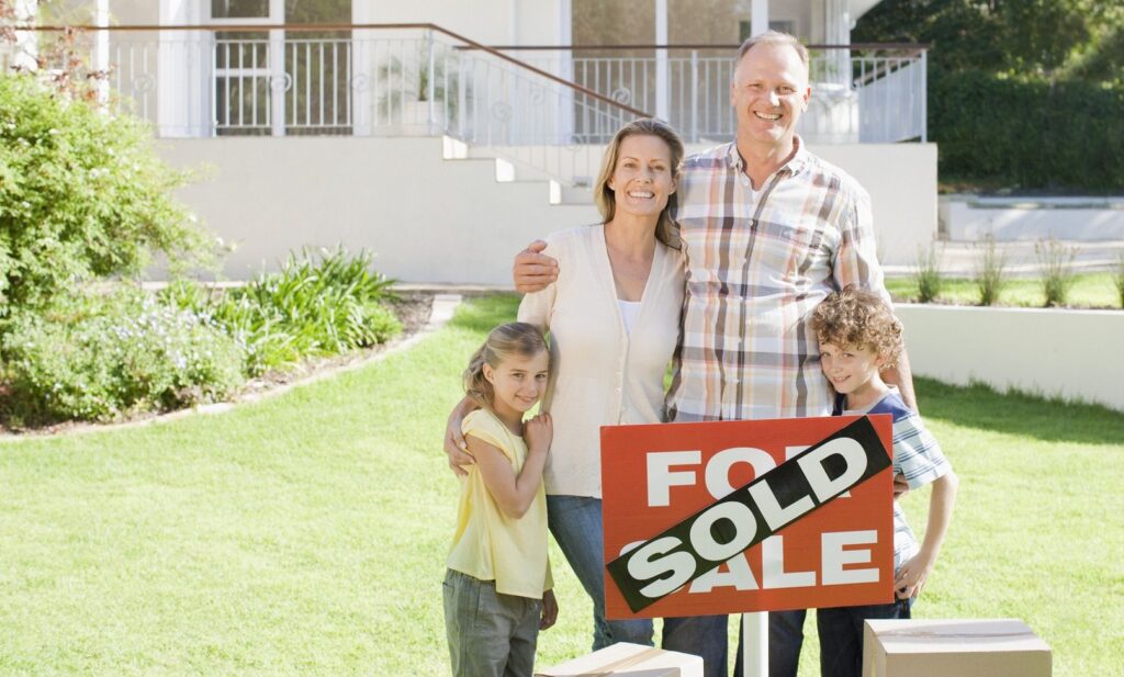 Credit Score News Could Help First-Time Homebuyers A family moves into a new home.