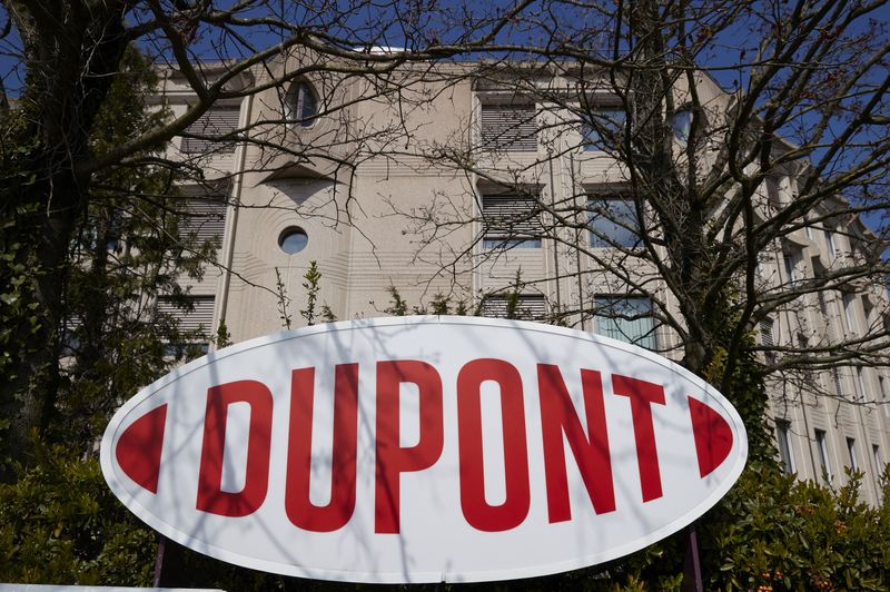 DuPont beats quarterly estimates, unveils $2 billion buyback plan