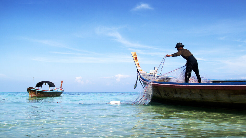 Philippines partners with Willis on parametric insurance for small-scale fishers :: Insurance Day Philippines fisher