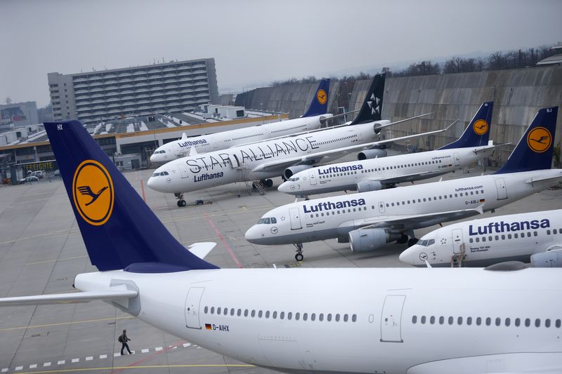 Pilots union gives Lufthansa time to resolve pensions dispute, averting possible strike Pilots union gives Lufthansa time to resolve pensions dispute, averting possible strike