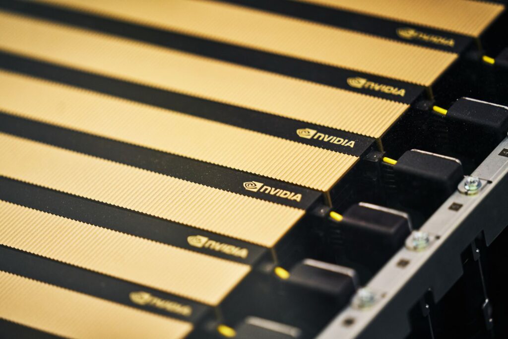 Ross Stores Climbs on Strong Earnings; Nvidia, Oracle, Broadcom Fall as AI Slump Persists