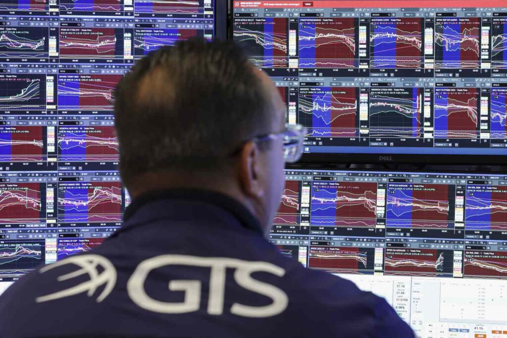 S&P 500 Extends Gains With Palantir Earnings on Deck; Kenvue Stock Soars on Takeover