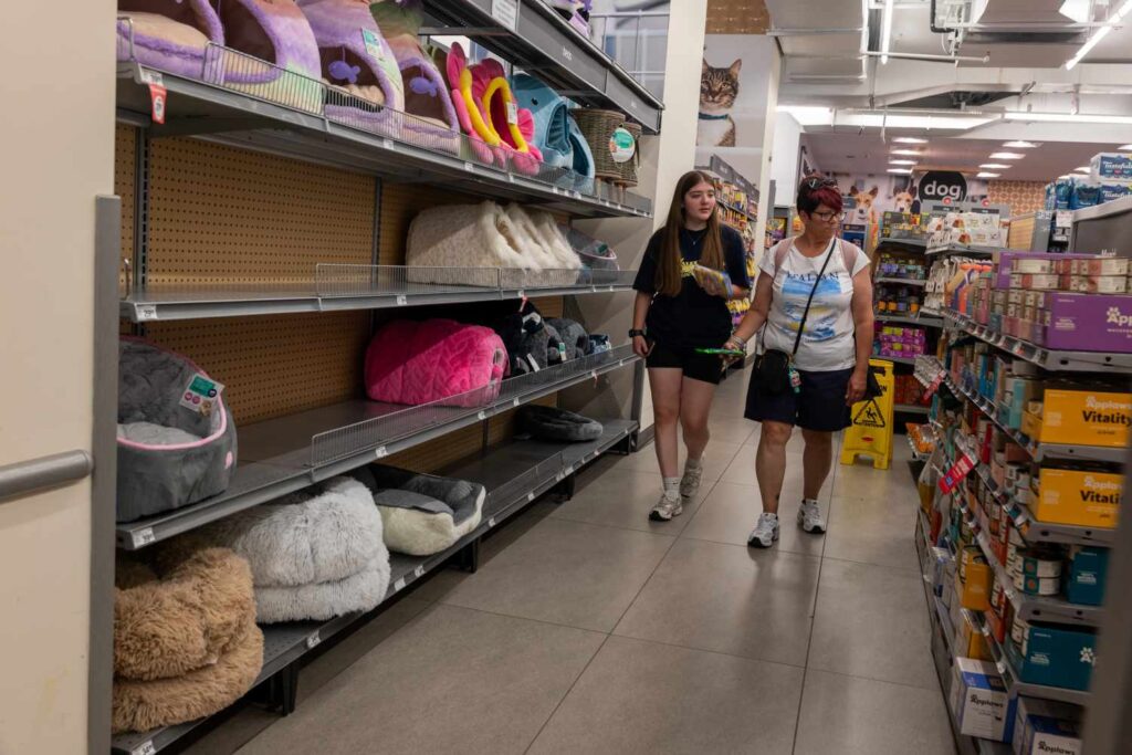 Shutdown Sparks Sharp Drop in U.S. Consumer Sentiment Shutdown Sparks Sharp Drop in U.S. Consumer Sentiment