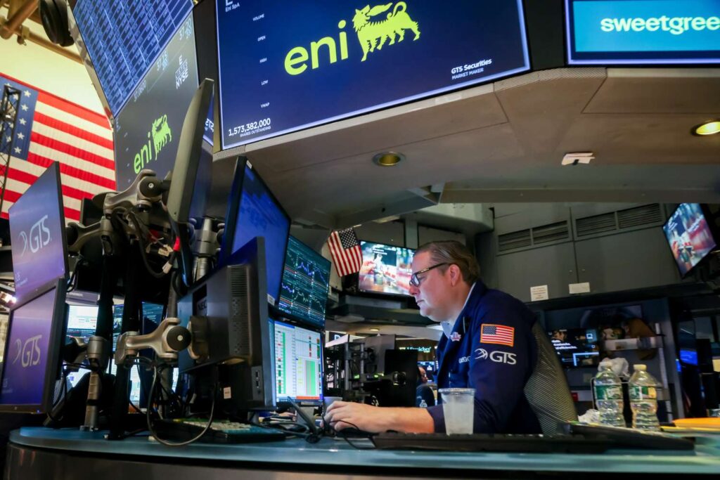 Stock Futures Edge Lower After US Government Shutdown Ends; Dow Slips Following Record Close Stock Futures Edge Lower After US Government Shutdown Ends; Dow Slips Following Record Close