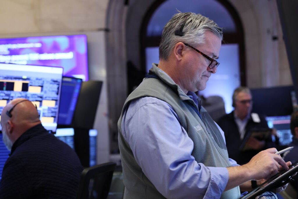 Stock Futures Rise to End Down Week; Fed's Williams Signals Support for December Rate Cut; Bitcoin Tumbles Further Stock Futures Rise to End Down Week; Fed's Williams Signals Support for December Rate Cut; Bitcoin Tumbles Further