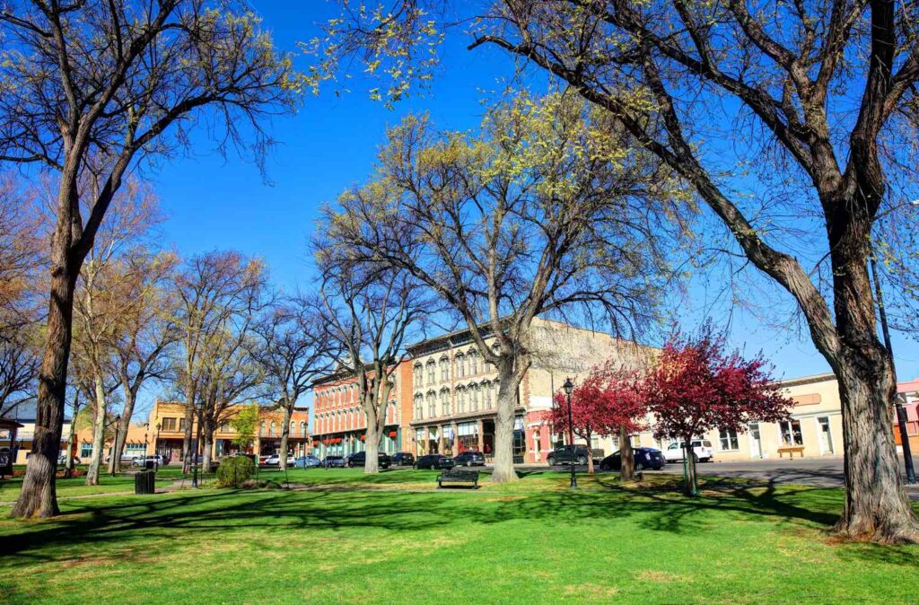 The Quiet New Mexico Spot Attracting Retirees for Its Calm and Budget-Friendly Atmosphere The Quiet New Mexico Spot Attracting Retirees for Its Calm and Budget-Friendly Atmosphere