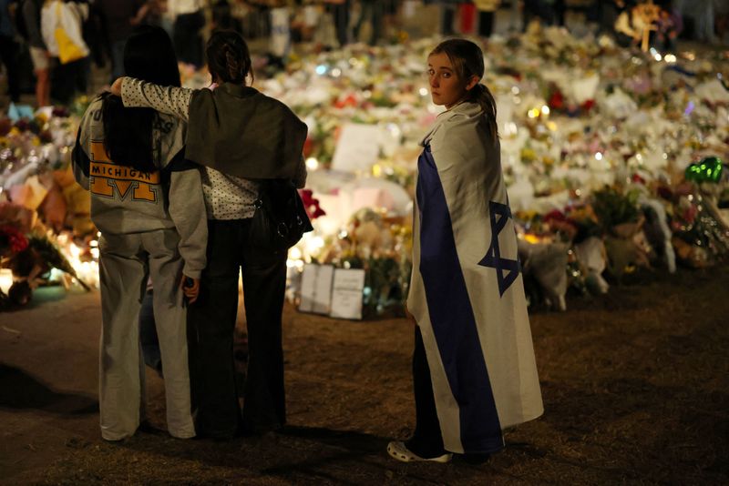 Australian state to pass emergency gun laws as funerals of Bondi attack victims begin