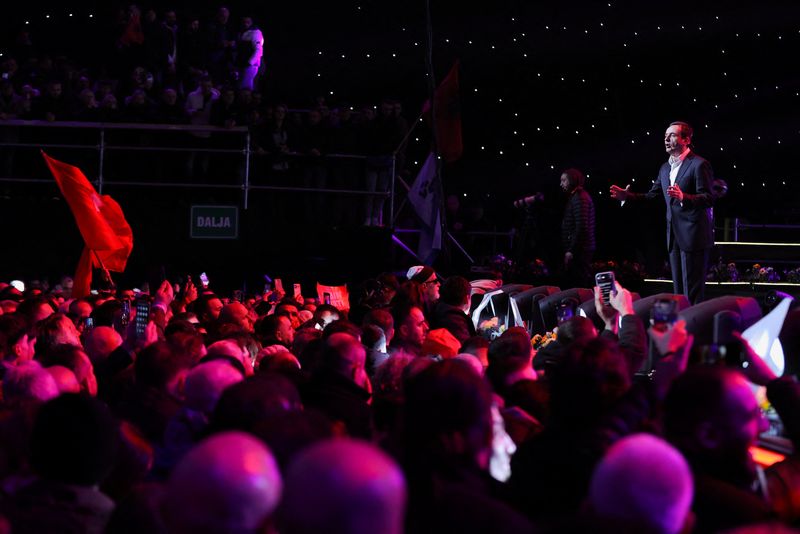 Kosovo votes in bid to end year-long political impasse