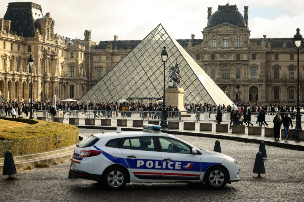 Lapses Gave Louvre Thieves Crucial 30-Second Advantage Against Police, Inquiry Finds