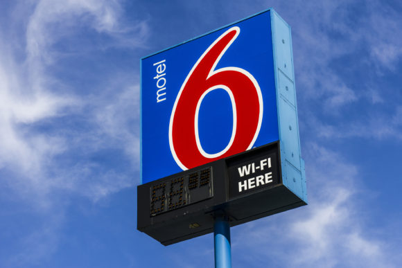 Longtime Motel 6 Spokesman Tom Bodett Settles Lawsuit Against Chain