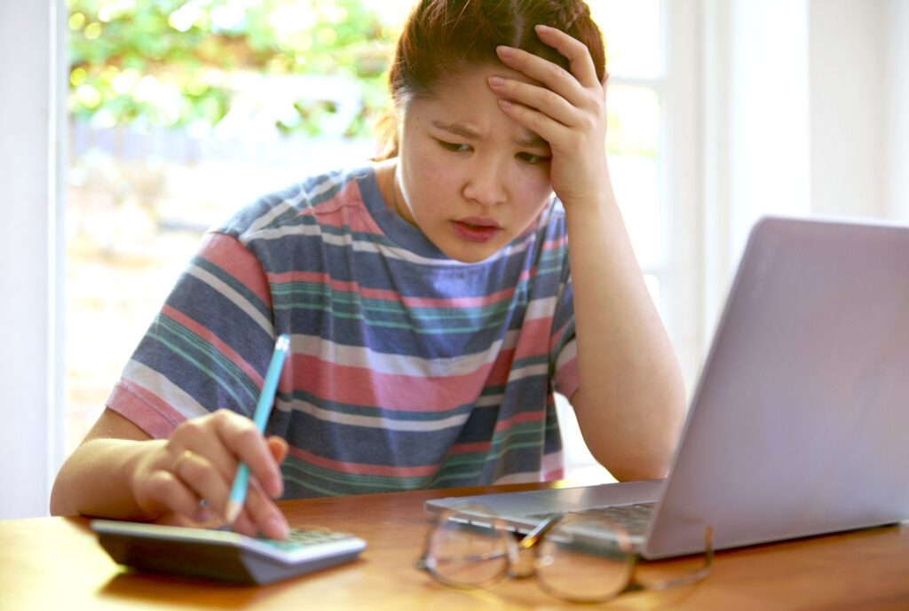 Why Are 26% of Americans Living Beyond Their Means in This Alarming Overspending Trend Why Are 26% of Americans Living Beyond Their Means in This Alarming Overspending Trend