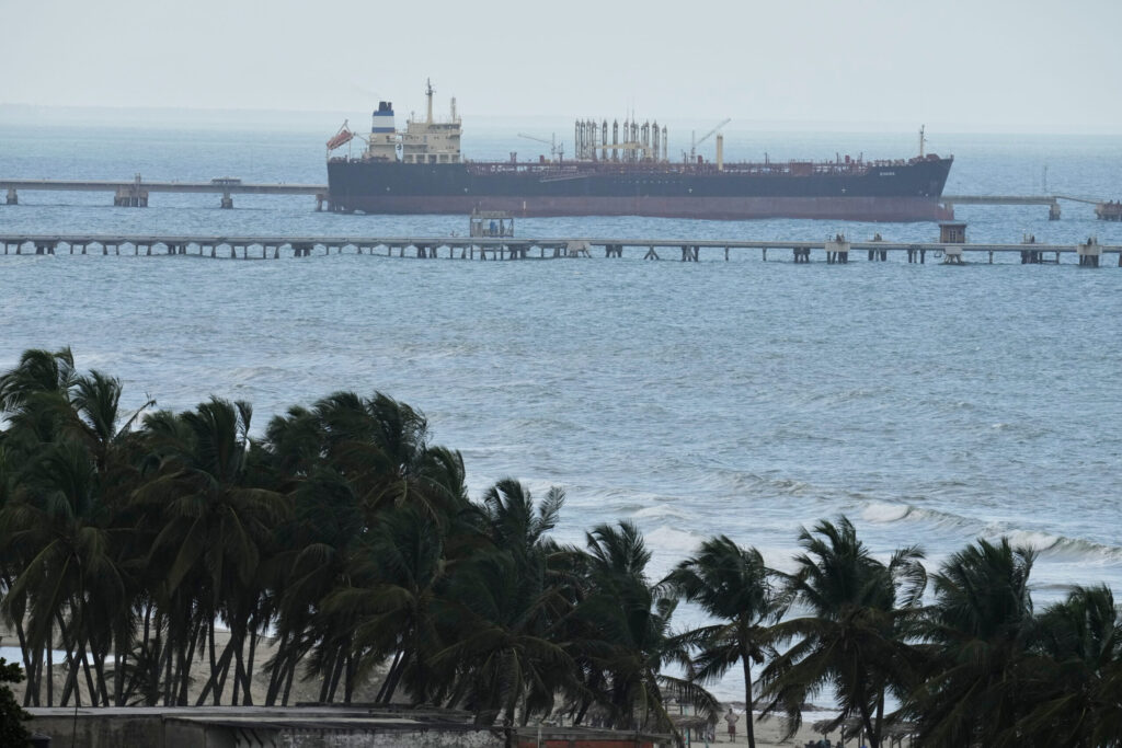 Oil Tankers Sail From Venezuela With no Flag or Safety Documents, Shipping Data Show