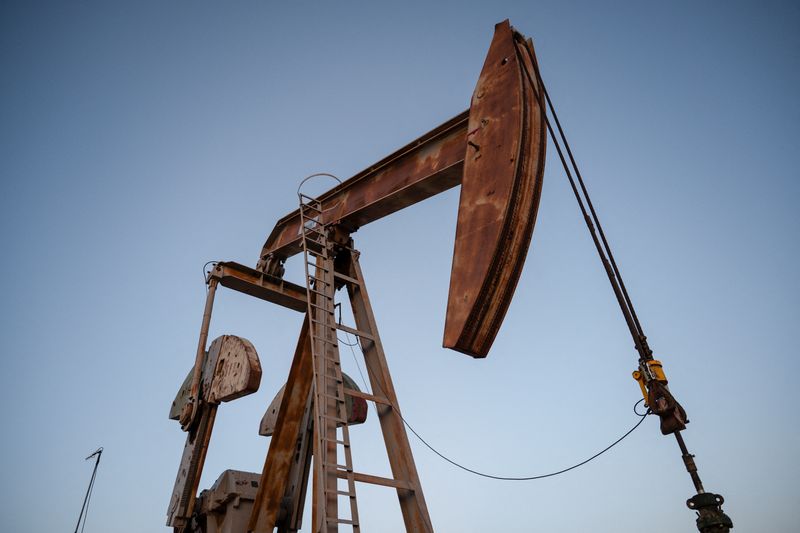 Oil prices settle higher on force majeure at Kazakh field, slow Venezuela exports
