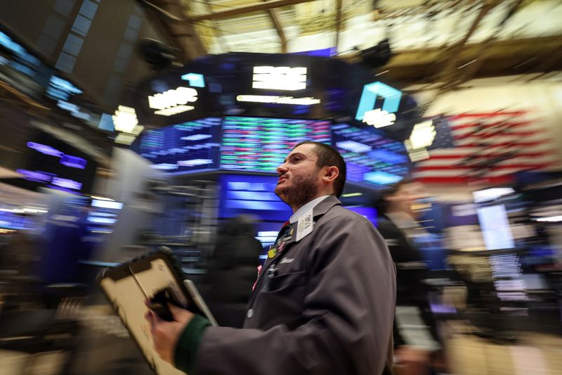 Tech lifts Wall St higher as markets weigh commodity selloff, earnings